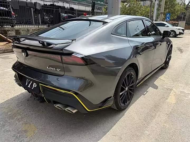 Фото 11 - Changan UNI-V