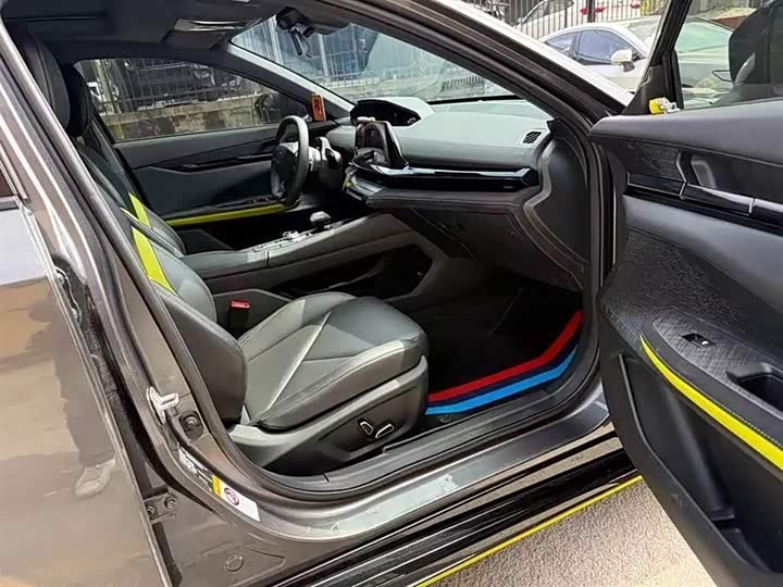 Фото 4 - Changan UNI-V