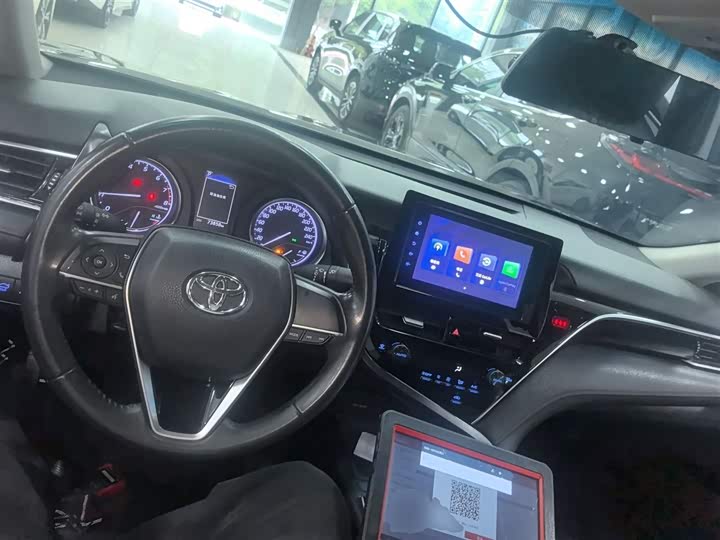 Фото 10 - Toyota Camry