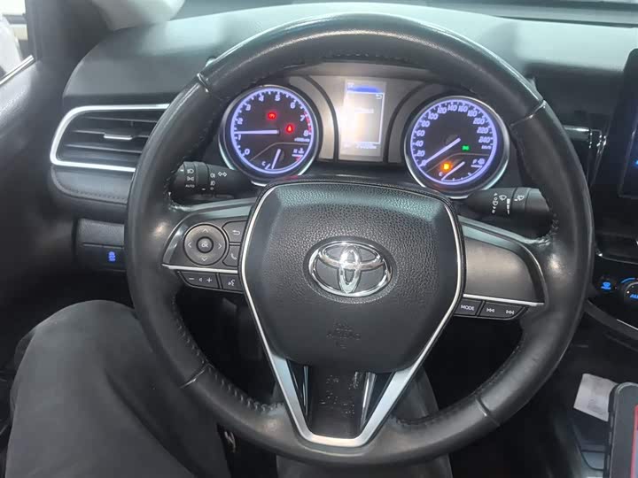 Фото 11 - Toyota Camry