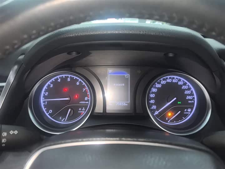 Фото 12 - Toyota Camry