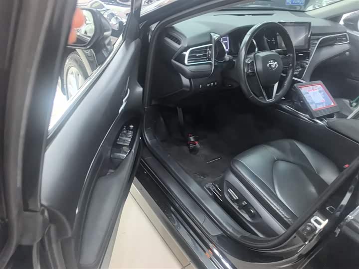 Фото 15 - Toyota Camry