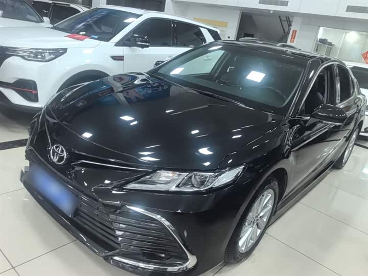 Фото 2 - Toyota Camry