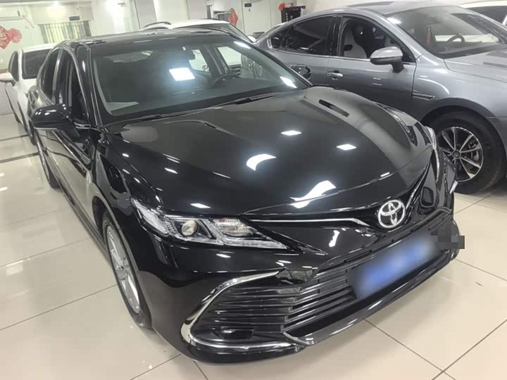 Фото 4 - Toyota Camry