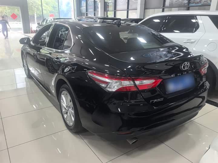 Фото 5 - Toyota Camry