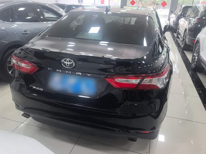 Фото 6 - Toyota Camry