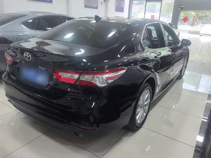 Фото 7 - Toyota Camry