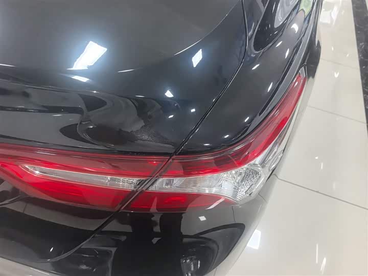 Фото 8 - Toyota Camry