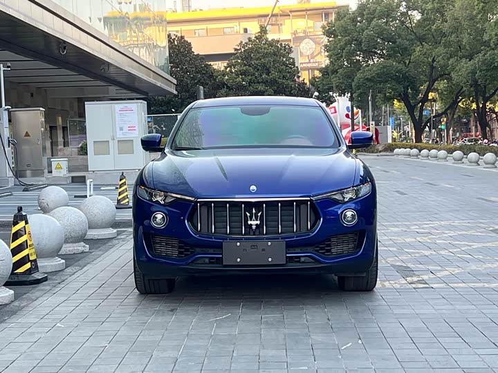 Фото 2 - Maserati Levante
