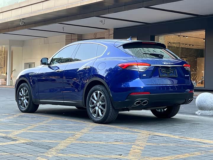 Фото 3 - Maserati Levante