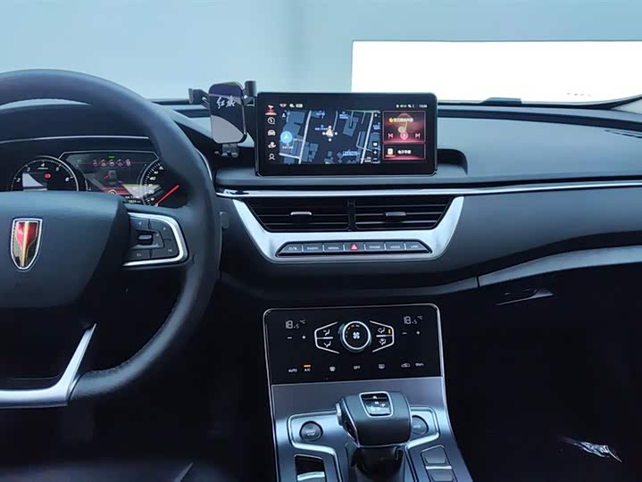 Фото 13 - Hongqi H5