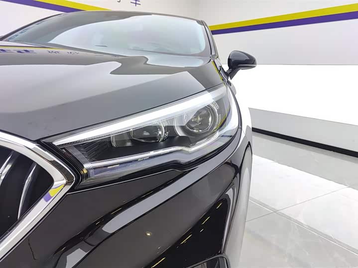 Фото 5 - Hongqi H5