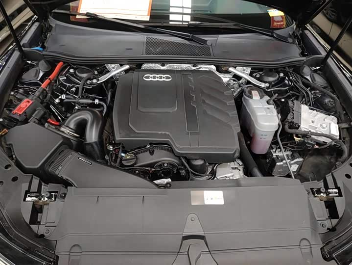 Фото 10 - Audi A6L