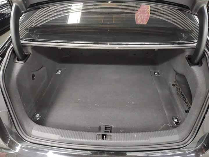 Фото 4 - Audi A6L