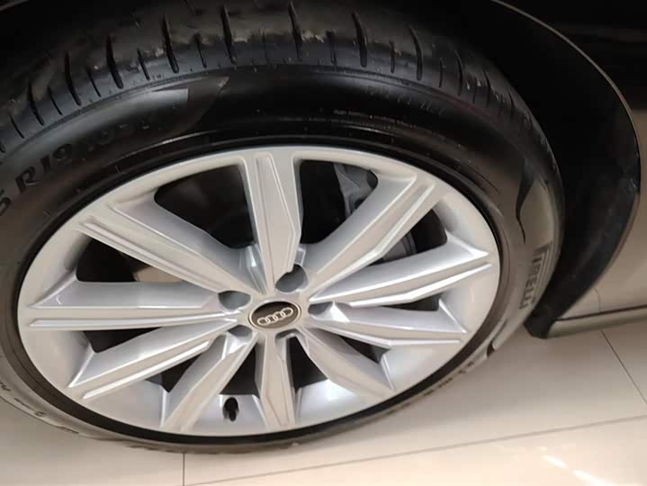 Фото 6 - Audi A6L