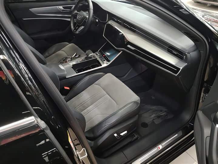 Фото 8 - Audi A6L