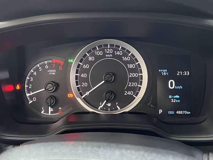 Фото 13 - Toyota Corolla