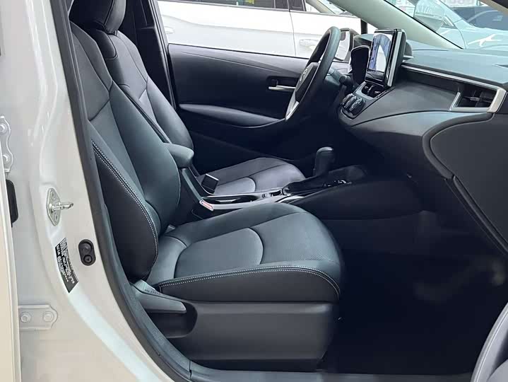 Фото 18 - Toyota Corolla