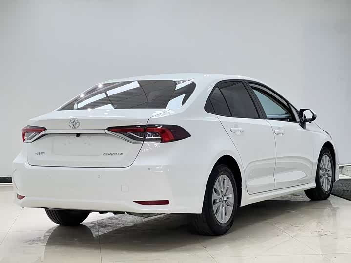 Фото 4 - Toyota Corolla