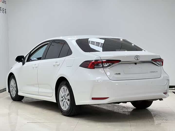 Фото 6 - Toyota Corolla