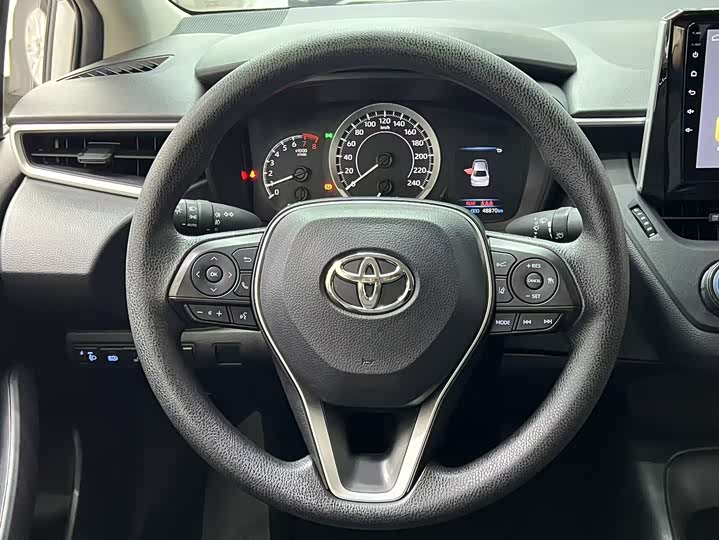 Фото 9 - Toyota Corolla