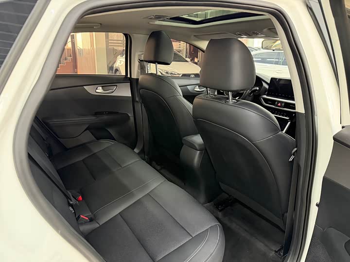 Фото 15 - Kia K3