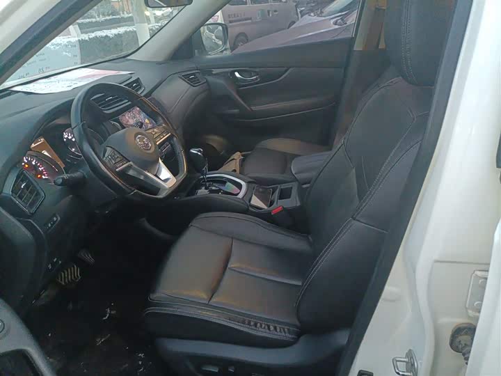 Фото 15 - Nissan X-Trail