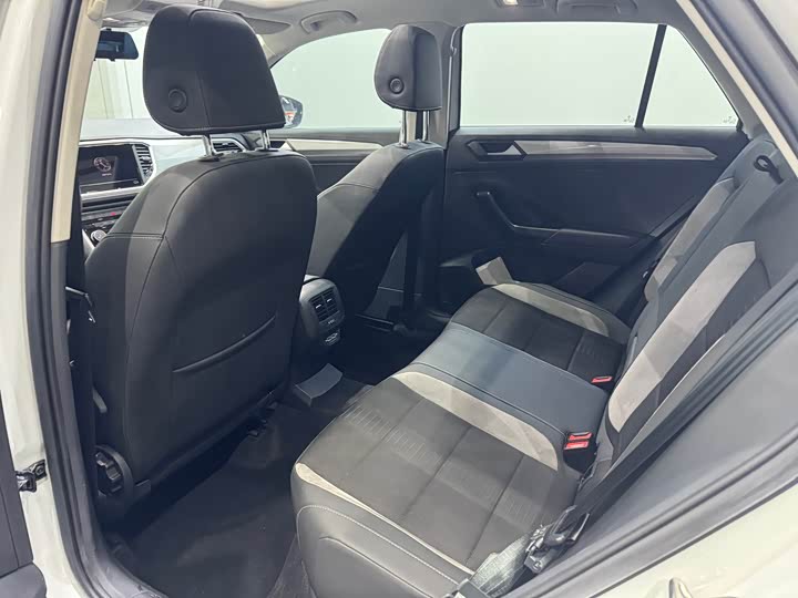 Фото 11 - Volkswagen T-Roc