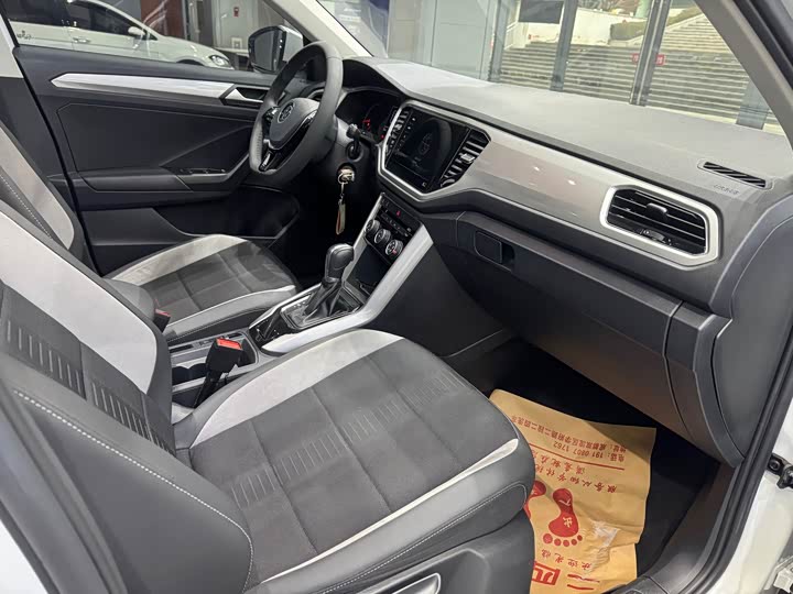 Фото 5 - Volkswagen T-Roc