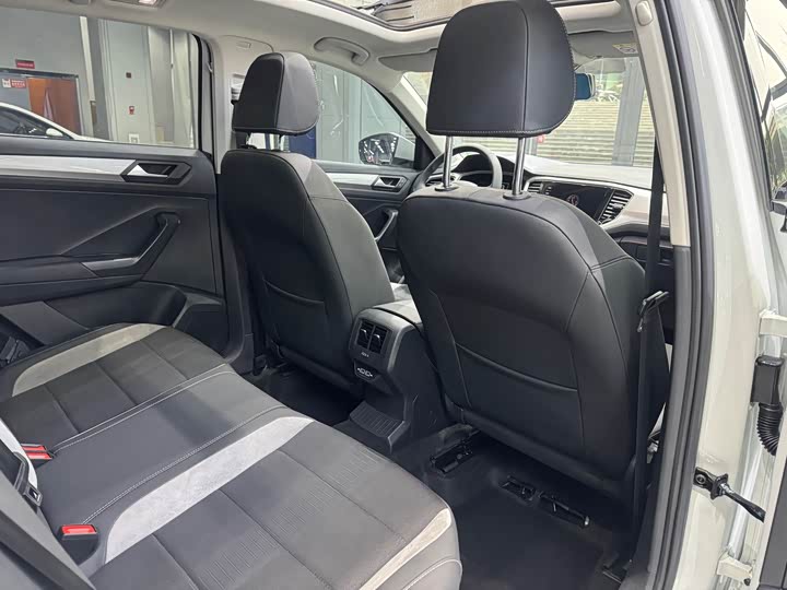 Фото 6 - Volkswagen T-Roc