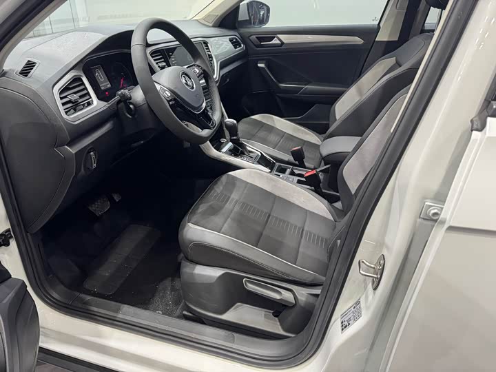 Фото 7 - Volkswagen T-Roc