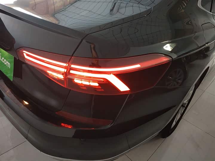 Фото 8 - Volkswagen Passat