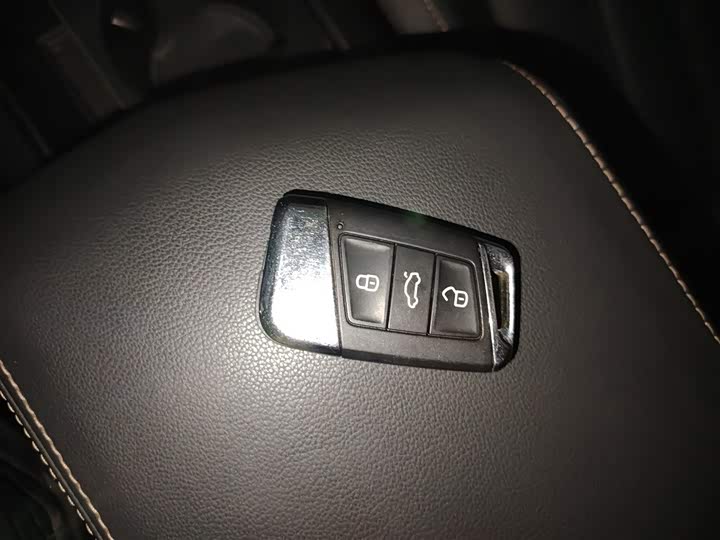 Фото 9 - Volkswagen Passat