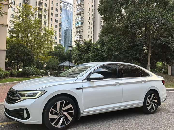 Фото 1 - Volkswagen Sagitar L