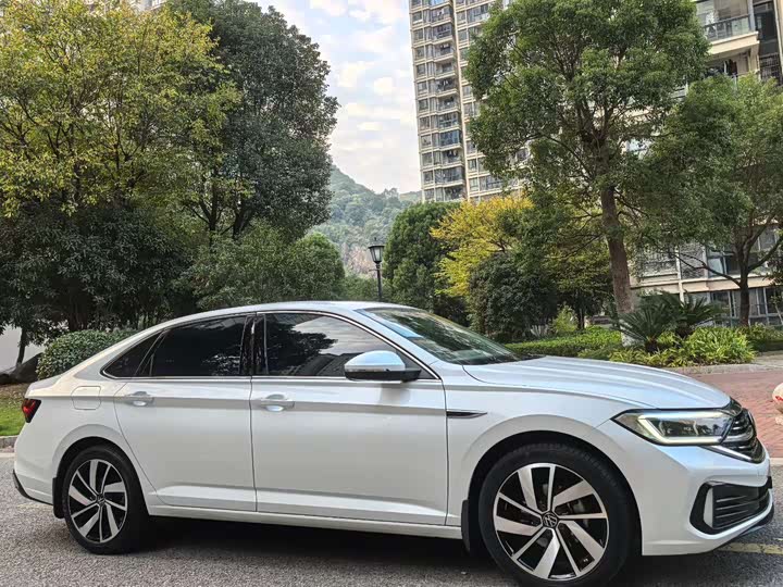 Фото 3 - Volkswagen Sagitar L