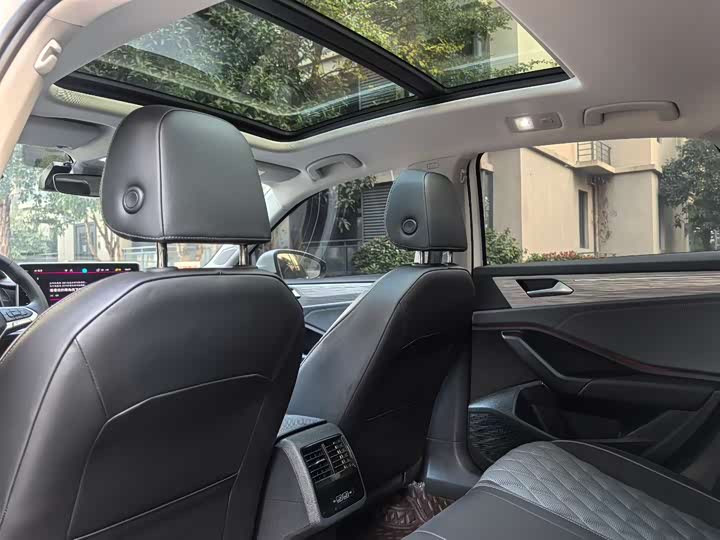 Фото 6 - Volkswagen Sagitar L