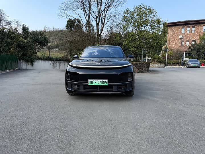 Фото 1 - LiXiang L8