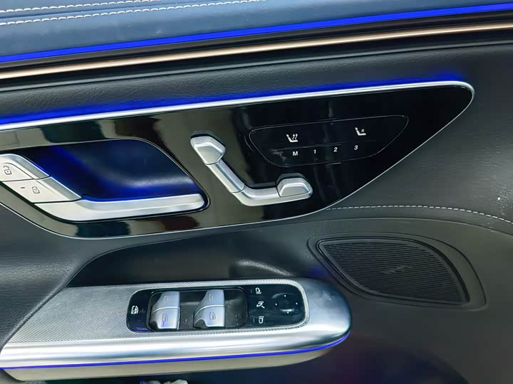 Фото 10 - Mercedes-Benz EQE