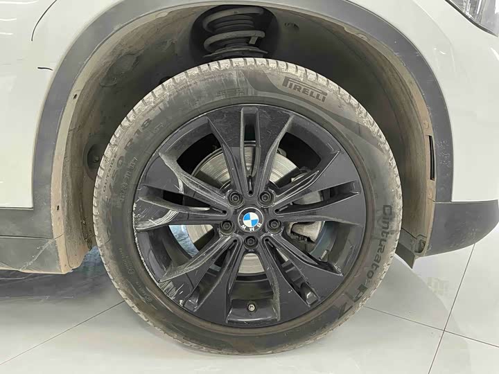 Фото 10 - BMW X1