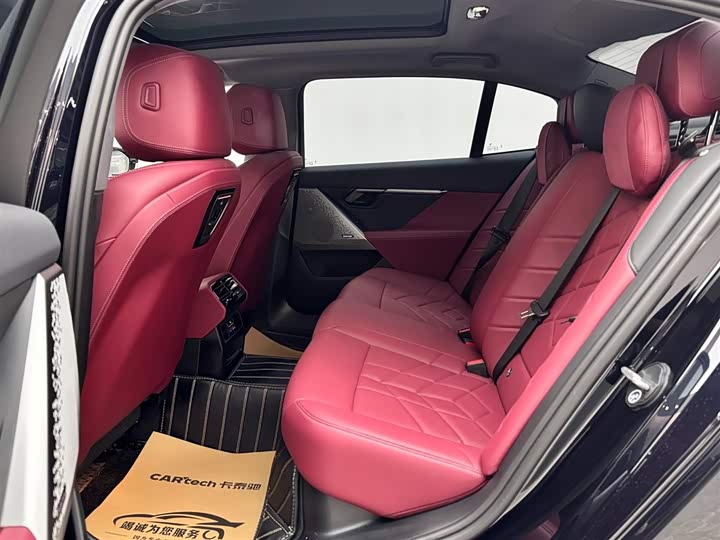 Фото 9 - BMW 5 Series