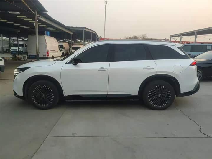 Фото 6 - Nissan Pathfinder