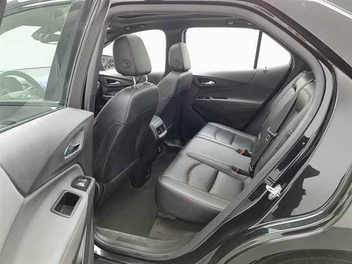 Фото 15 - Chevrolet Equinox