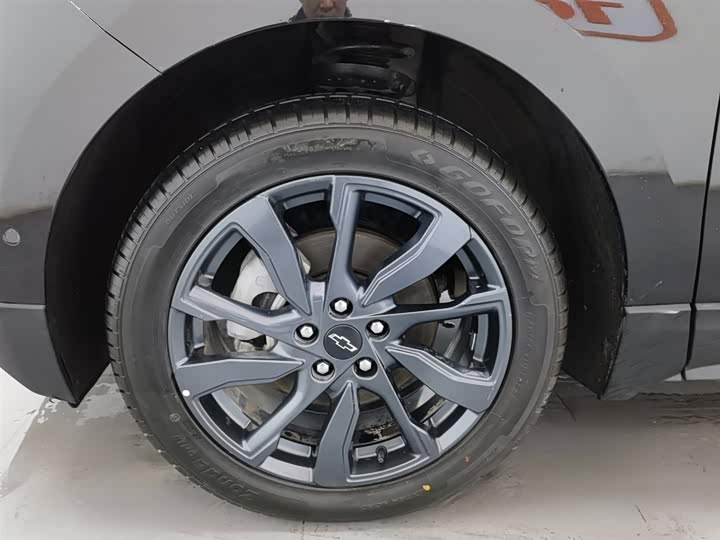 Фото 17 - Chevrolet Equinox