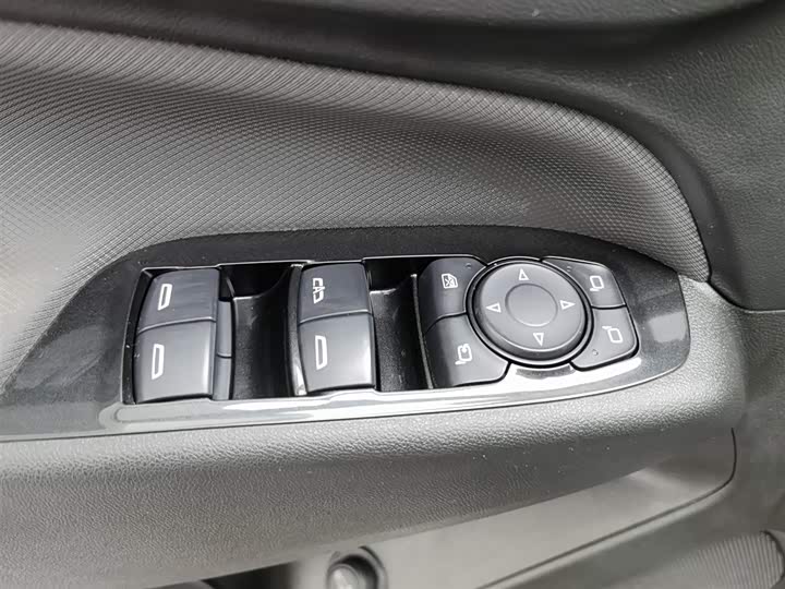 Фото 9 - Chevrolet Equinox