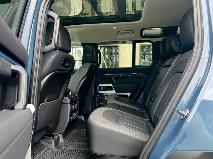 Фото 12 - Land Rover Defender