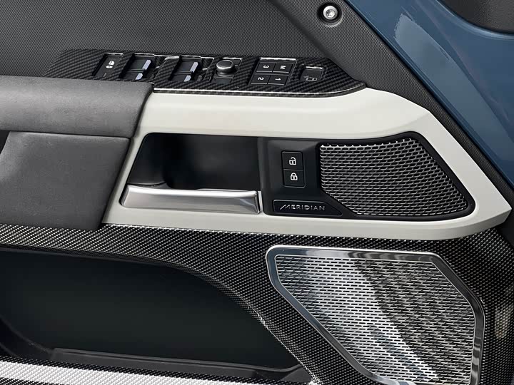 Фото 7 - Land Rover Defender