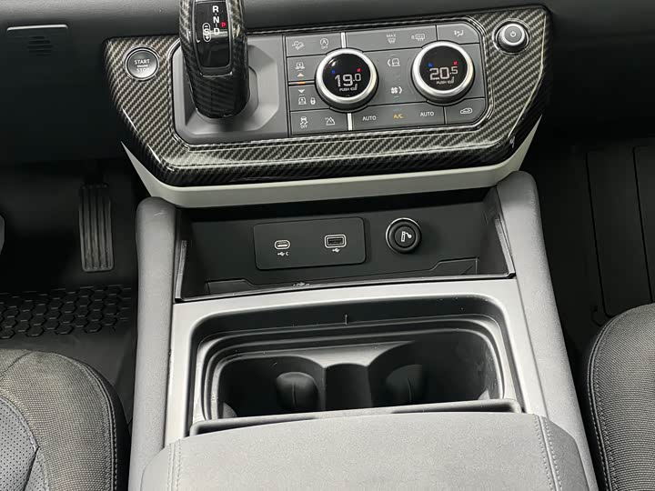 Фото 9 - Land Rover Defender