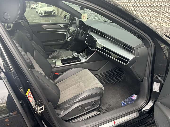 Фото 14 - Audi A6L