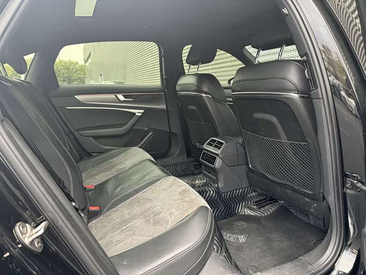 Фото 15 - Audi A6L