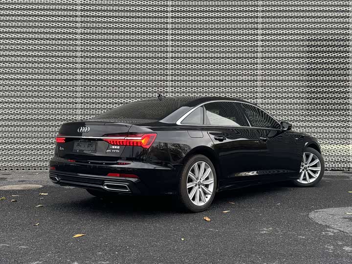 Фото 7 - Audi A6L